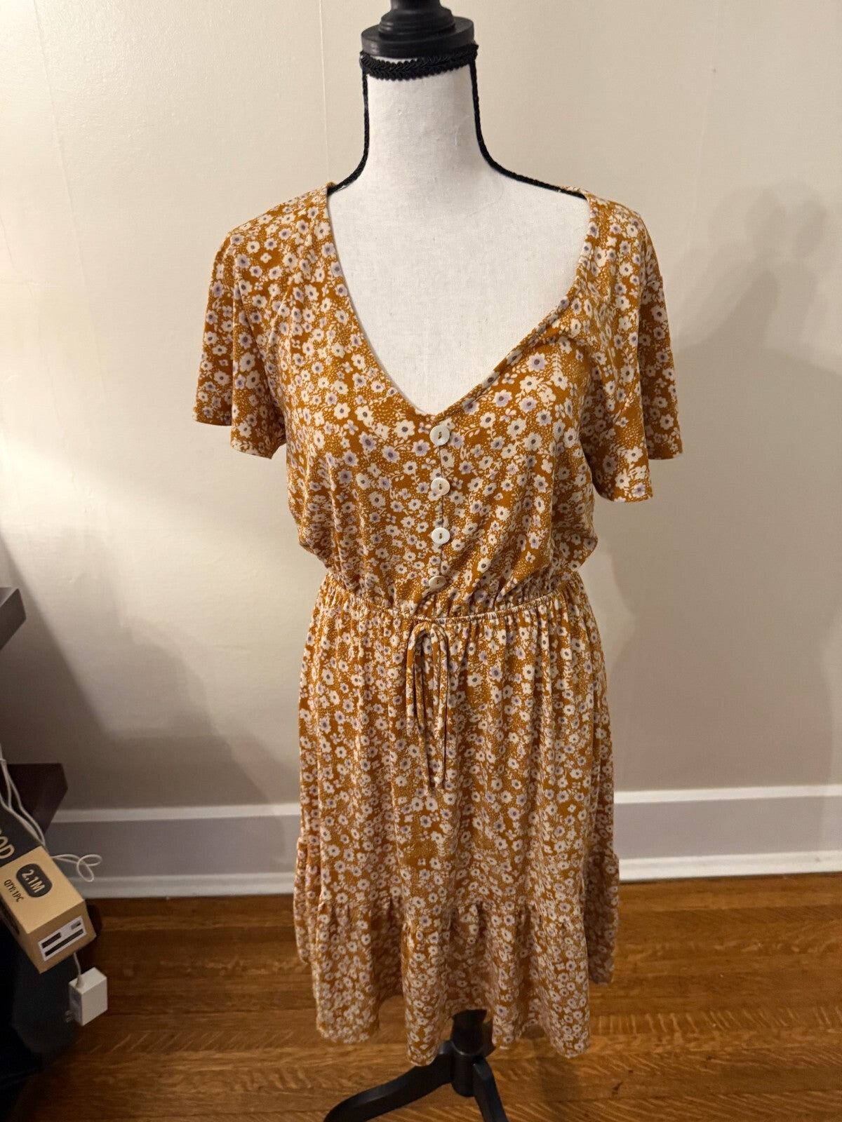 Kailey Floral V Neck Flutter Sleeve Midi Dress in Mustard Seed Size M