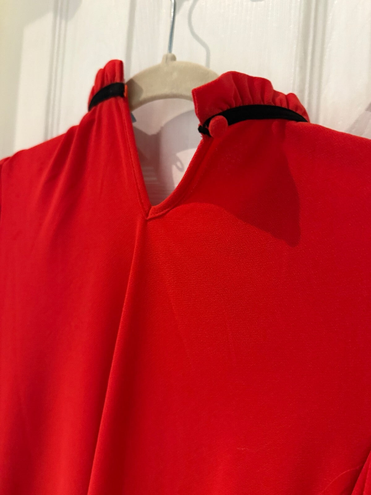 CeCe Tie Neck Smocked Shoulder Top Poppy Red Size XS