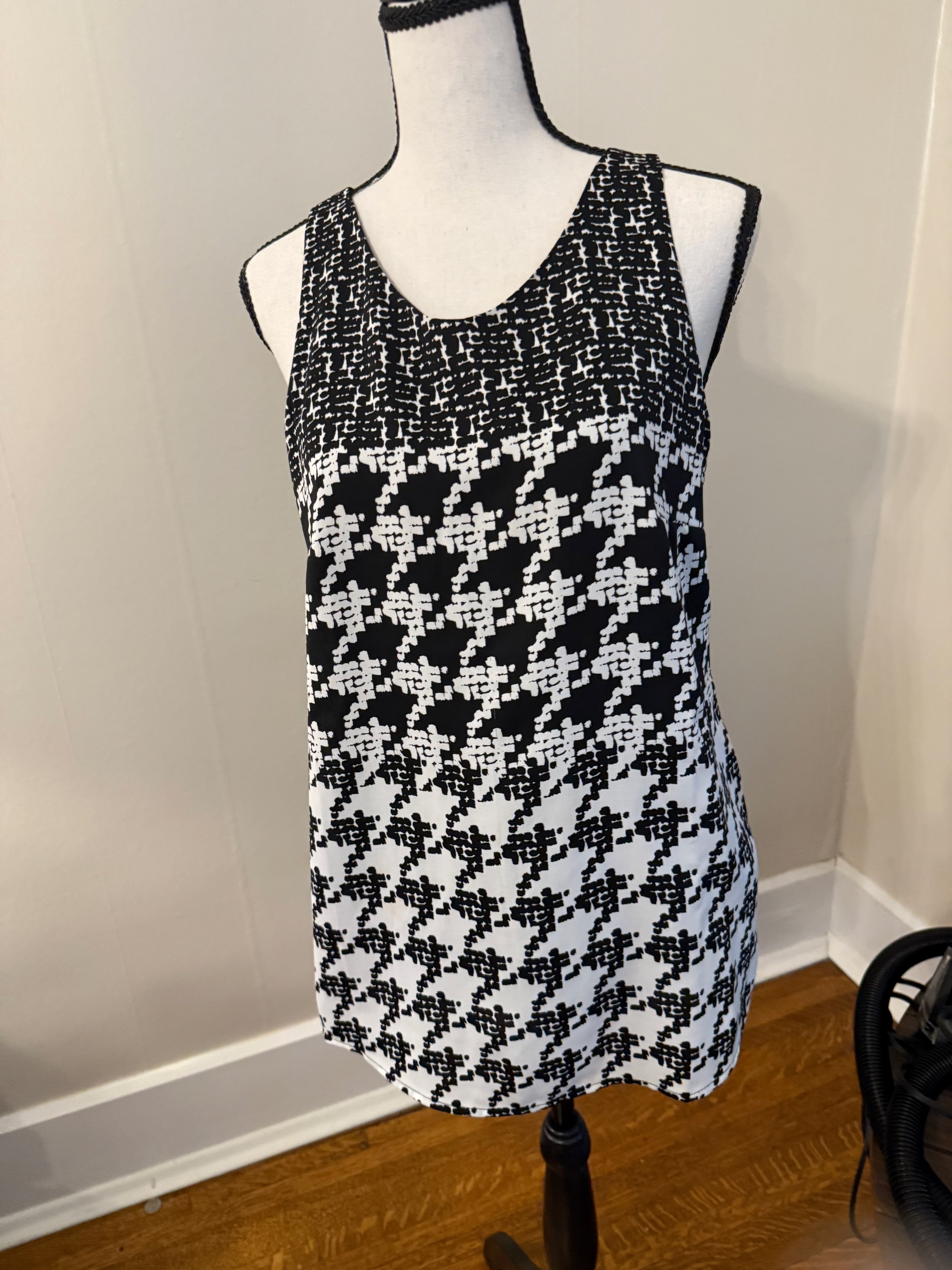 CAbi #3090 Broken Check Sleeveless Blouse Black White Houndstooth -XS
