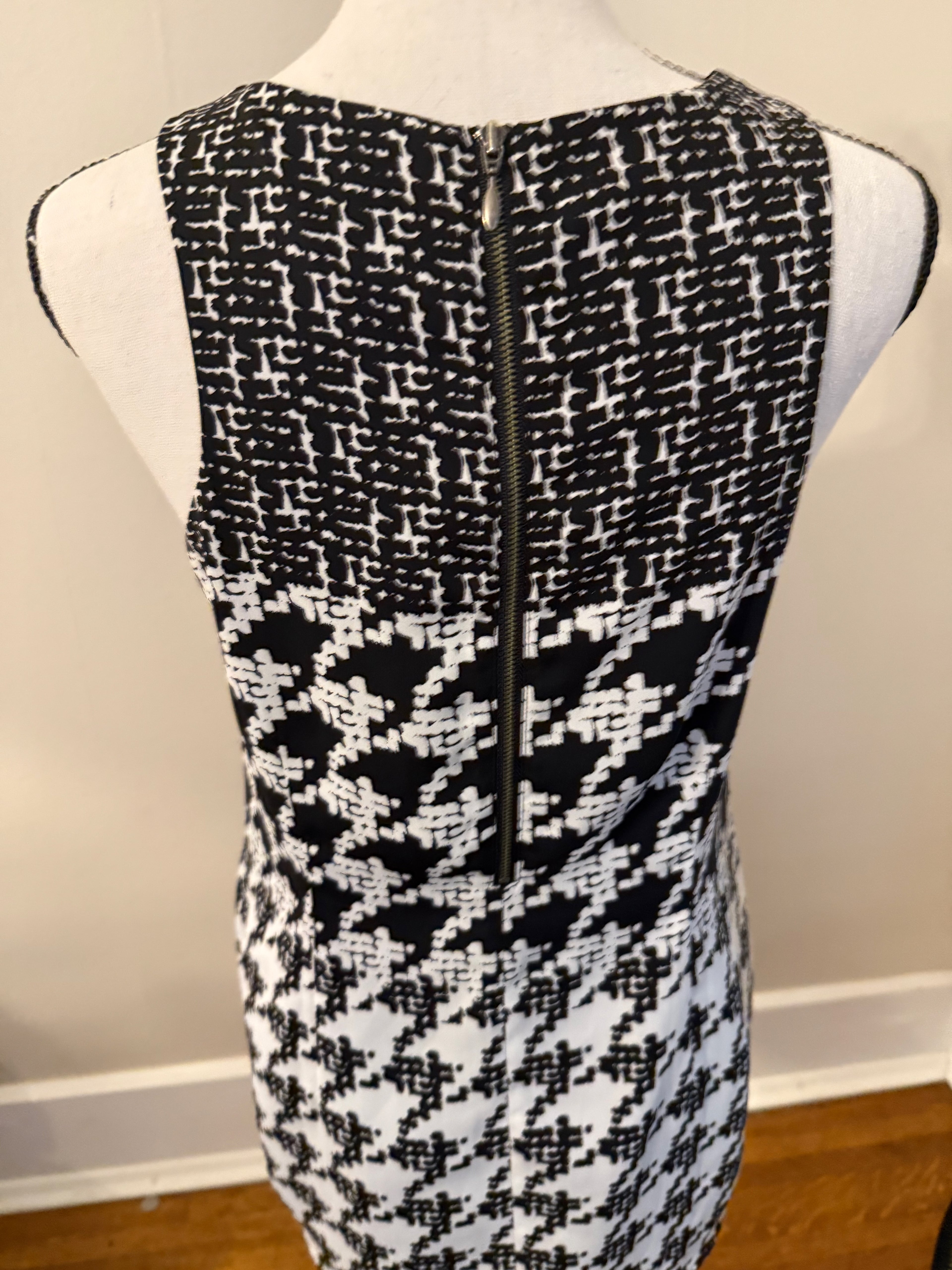 CAbi #3090 Broken Check Sleeveless Blouse Black White Houndstooth -XS