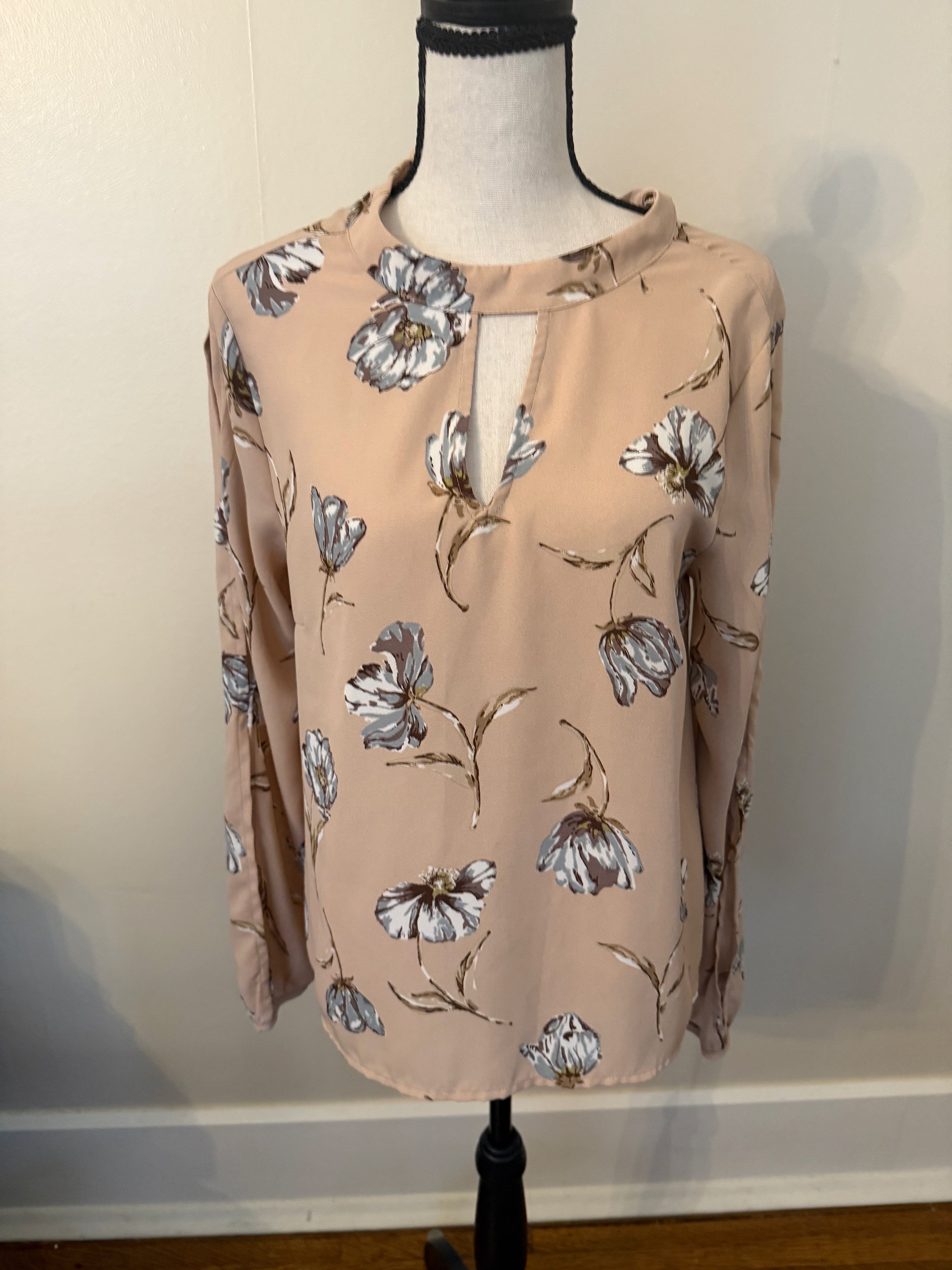 Monteau Long Sleeve Blouse Beige with purpl/grey /white Flowers NWT