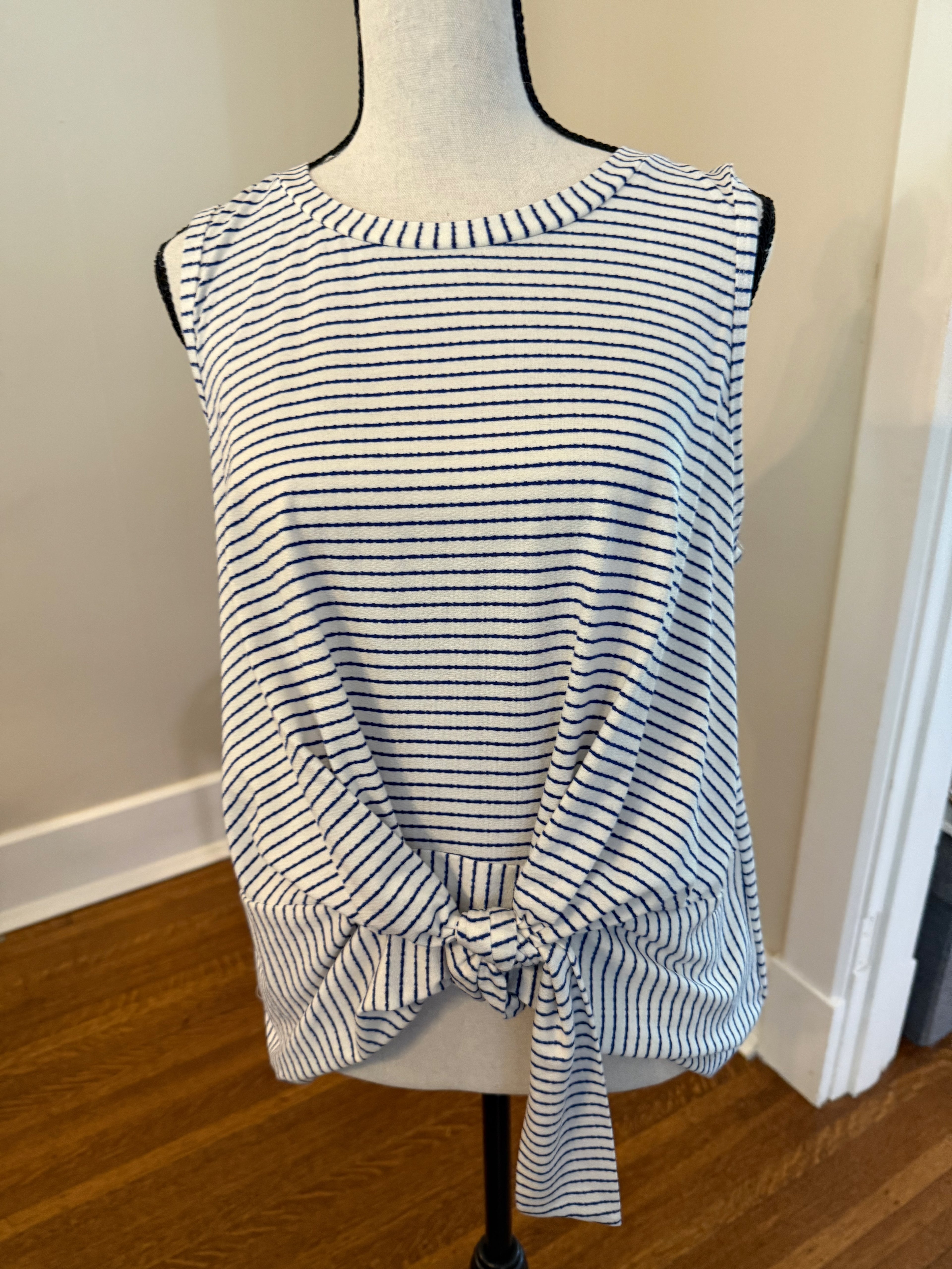 Skies are Blue Sleeveless Blue & White Shirt M