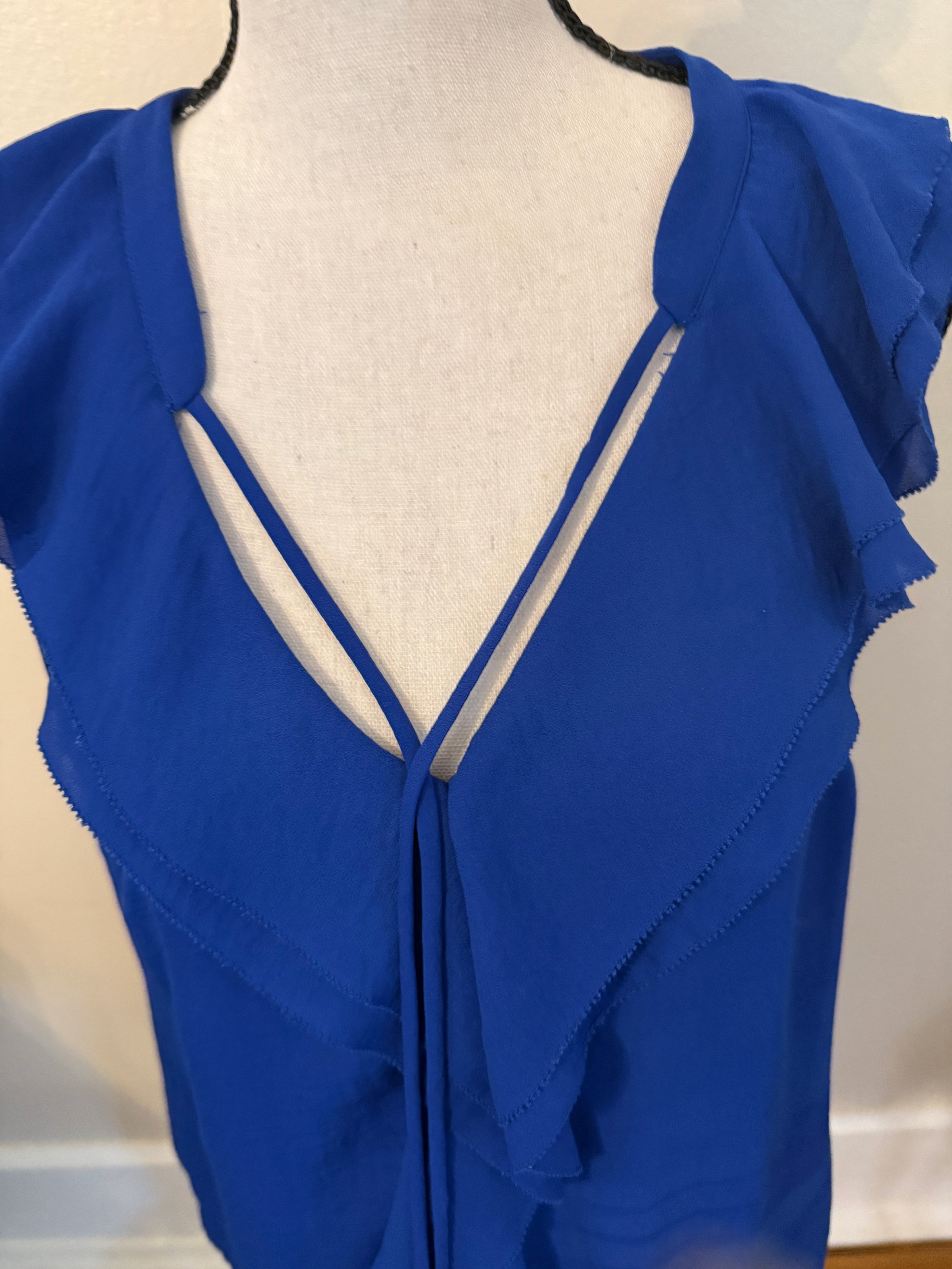 Skies are Blue Top V-Neck Blue Size M