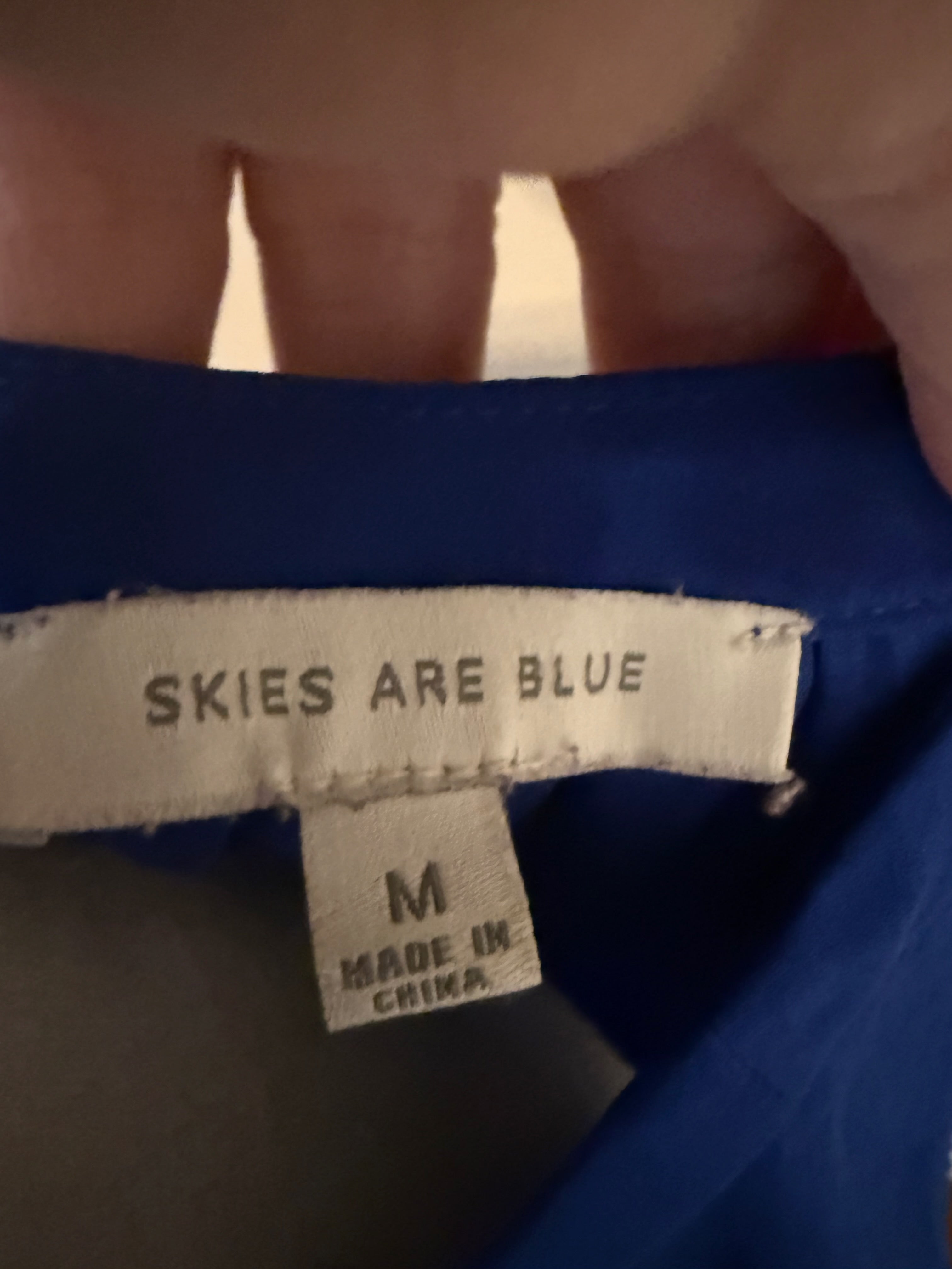 Skies are Blue Top V-Neck Blue Size M