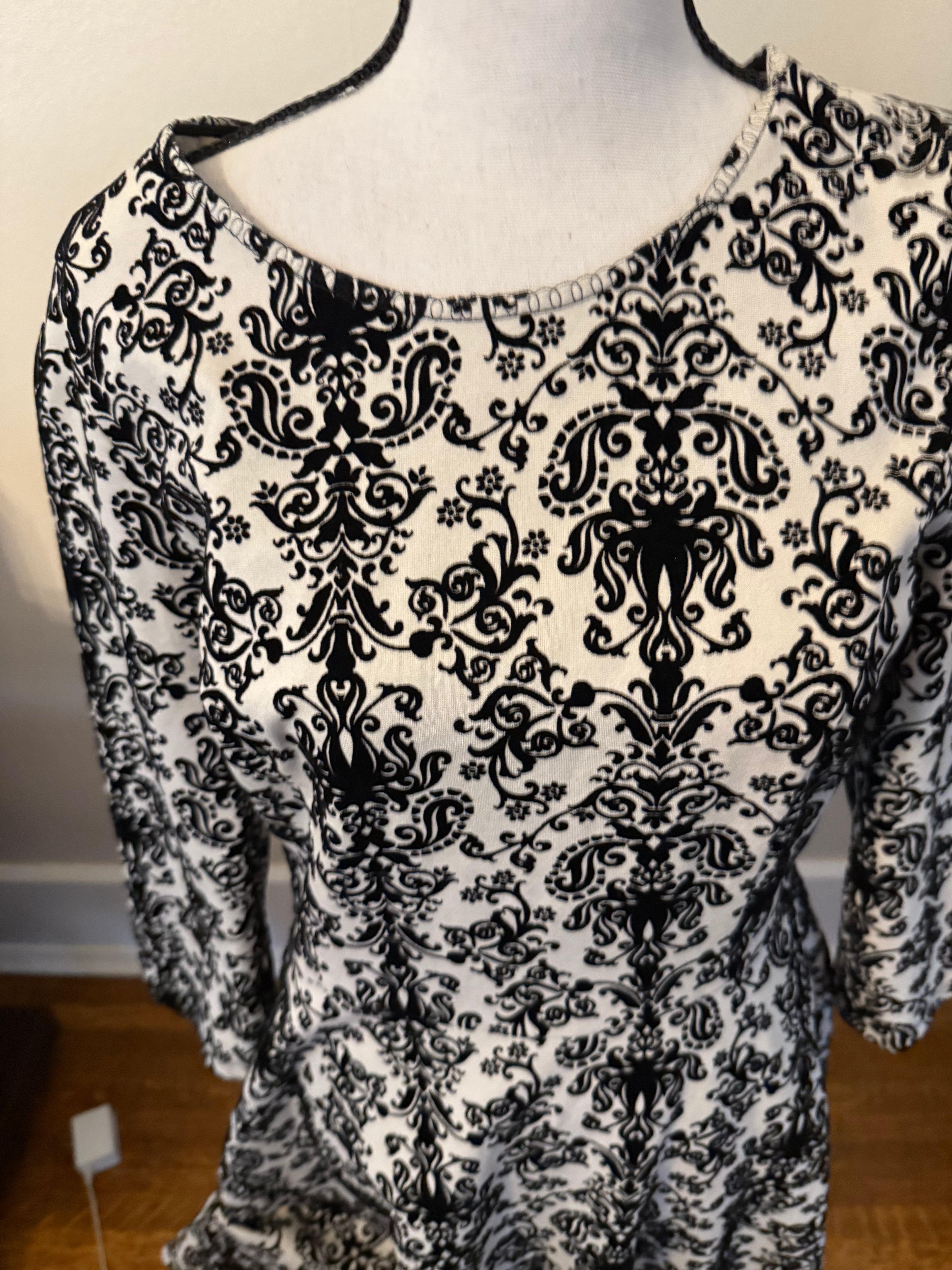 Skies Are Blue Cream and Black Long-Sleeve Dress