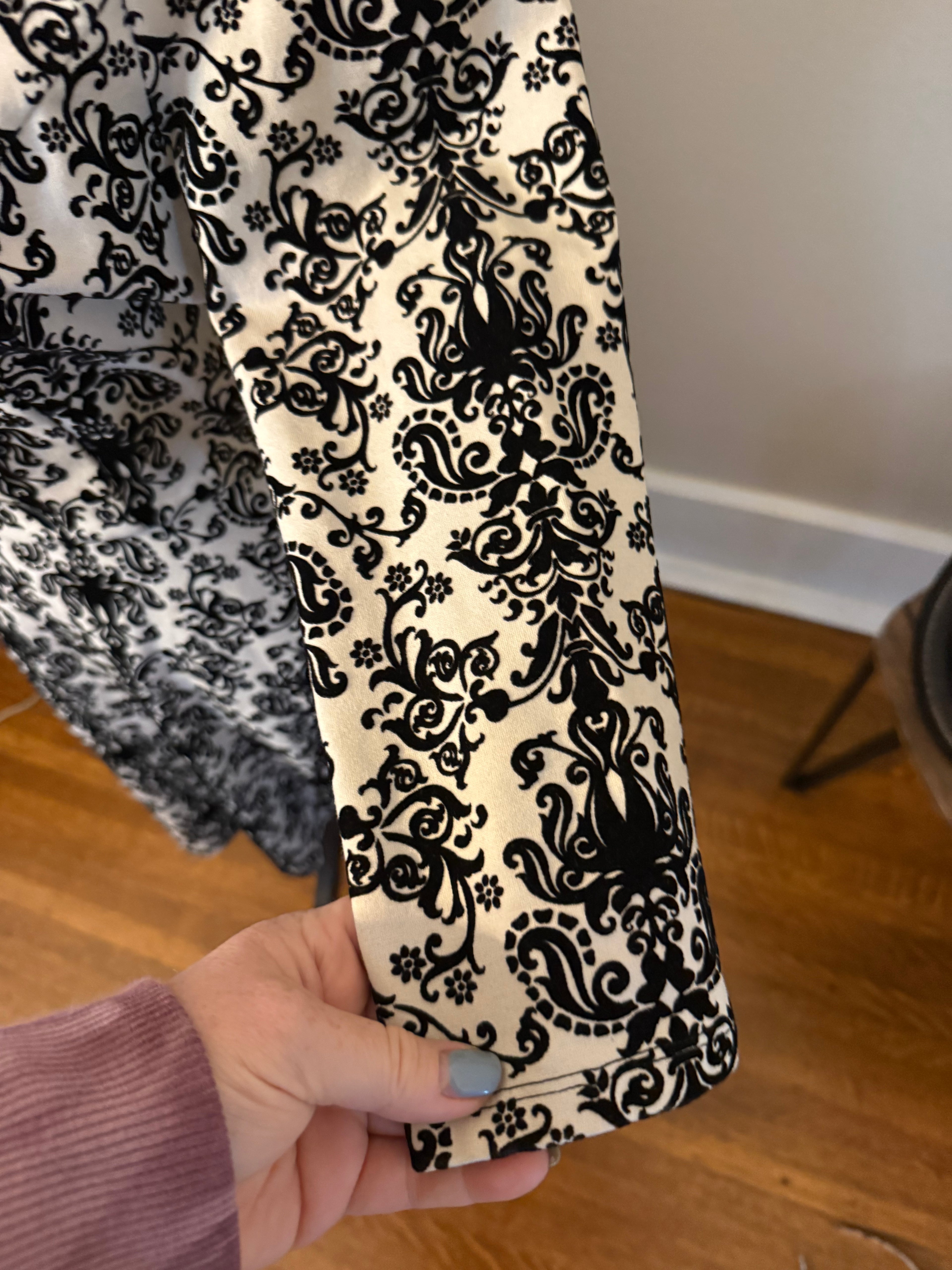 Skies Are Blue Cream and Black Long-Sleeve Dress