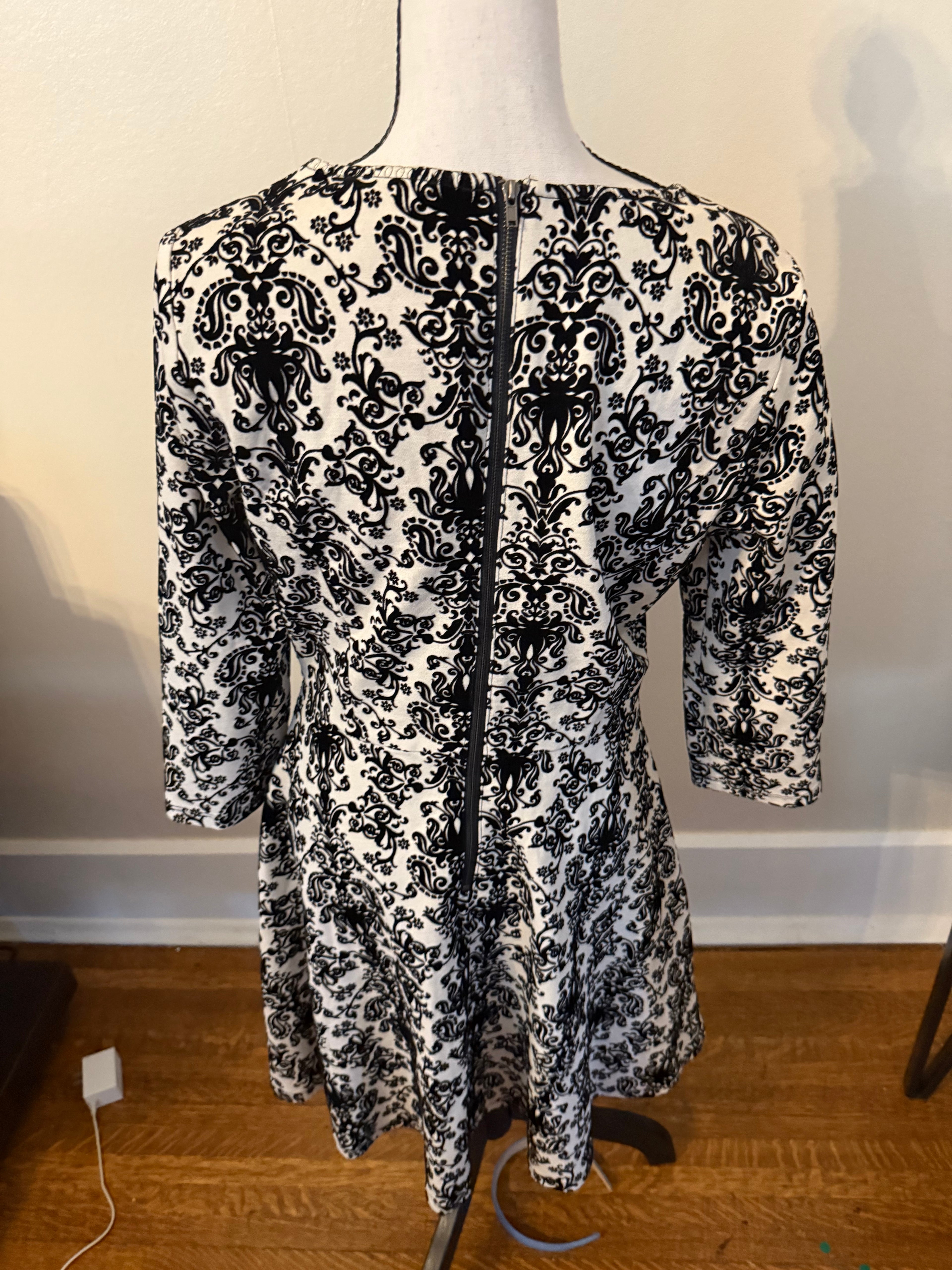 Skies Are Blue Cream and Black Long-Sleeve Dress