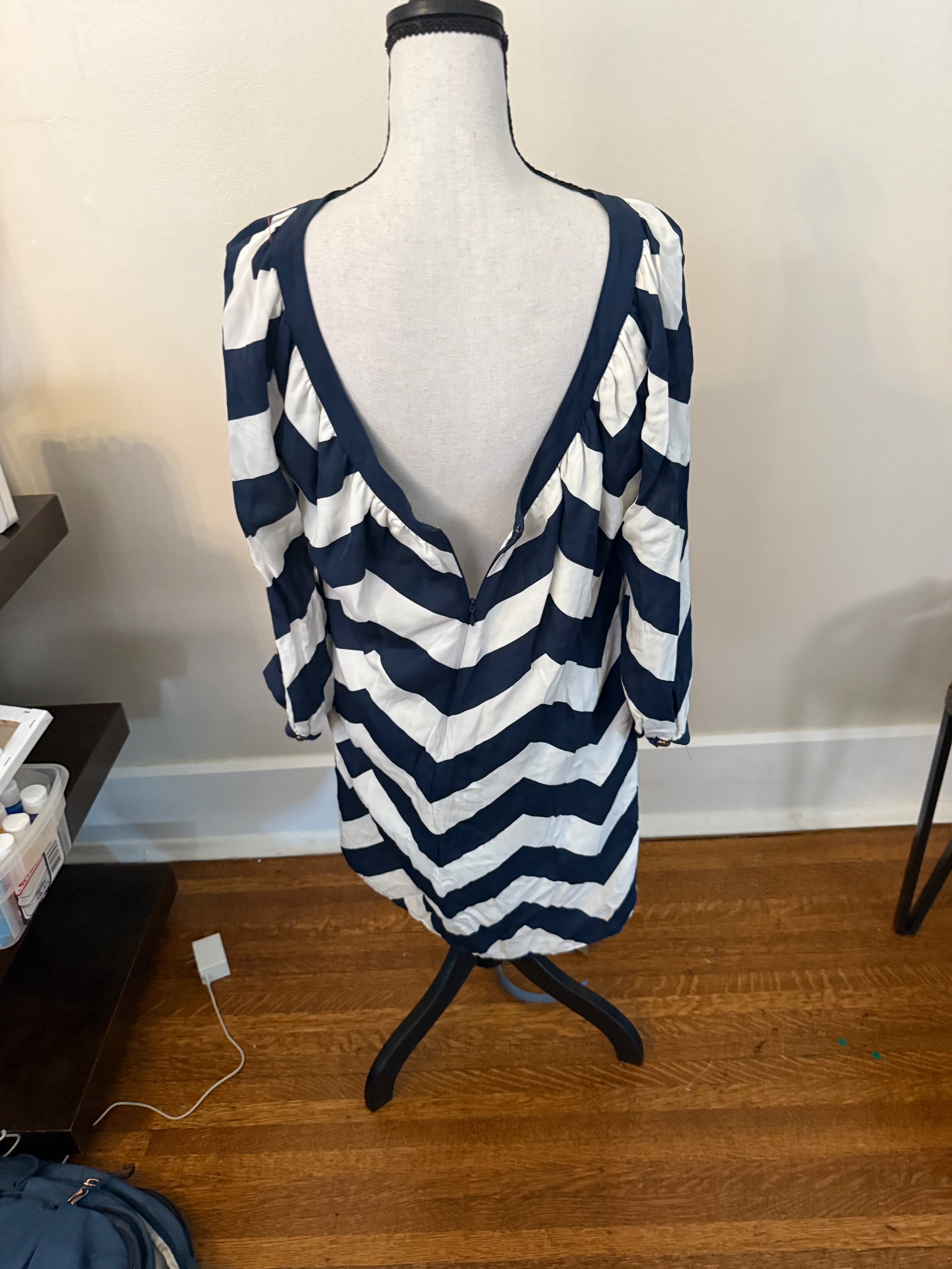 Vineyard Vines Long-Sleeve Dress Chevron in size 8