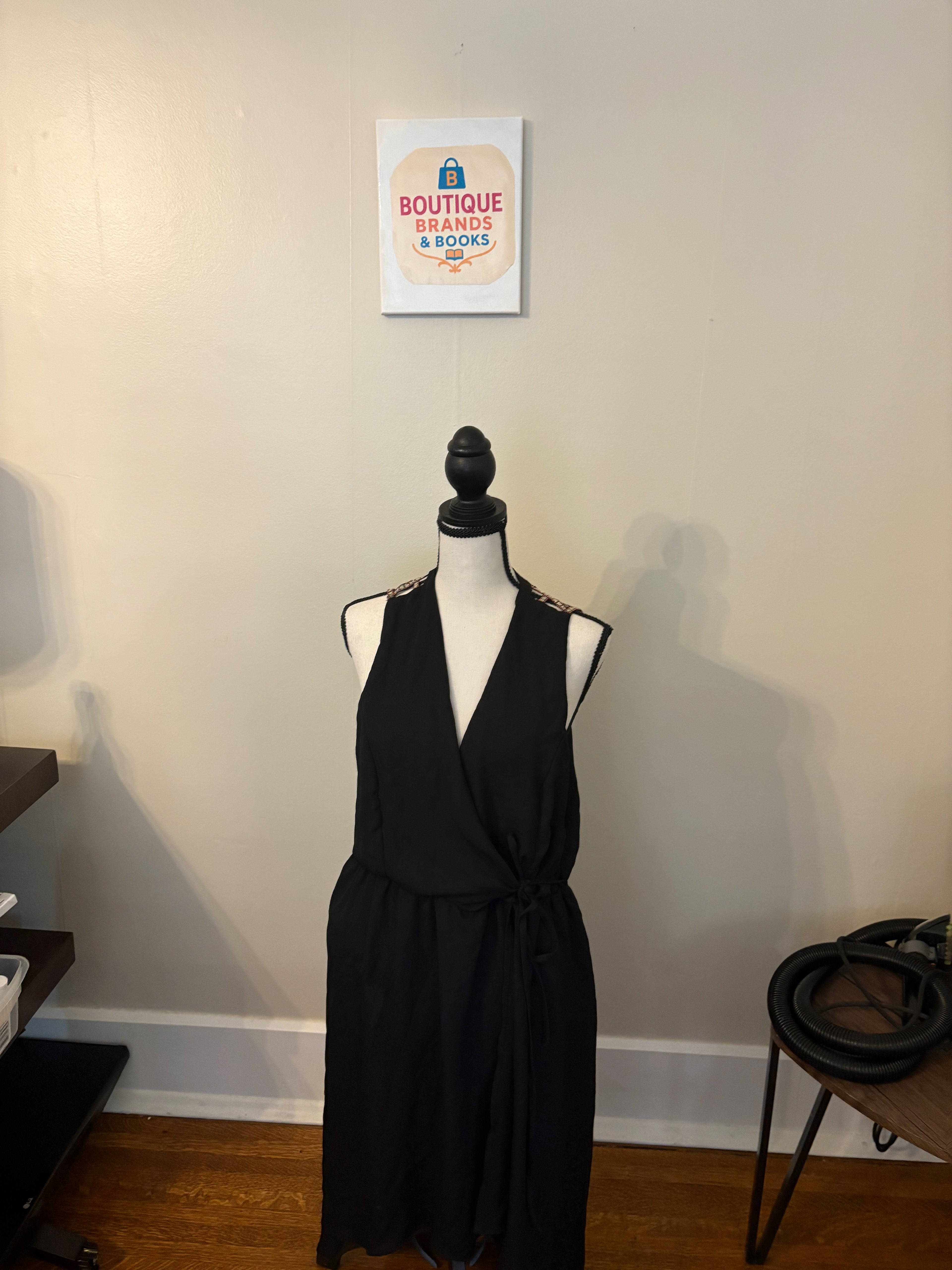 Wells Grace Black Dress Sz M Sleeveless  colorful Back Detail