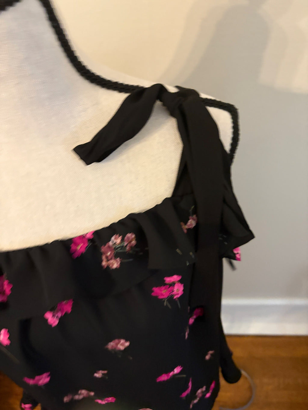 CeCe womens tie neck black with flowers blouse Size M