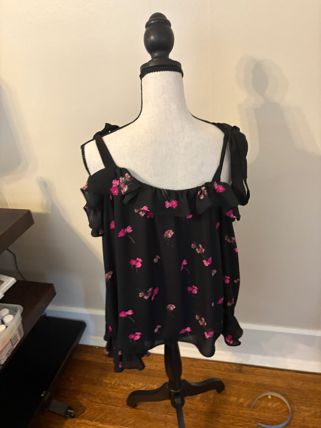 CeCe womens tie neck black with flowers blouse Size M