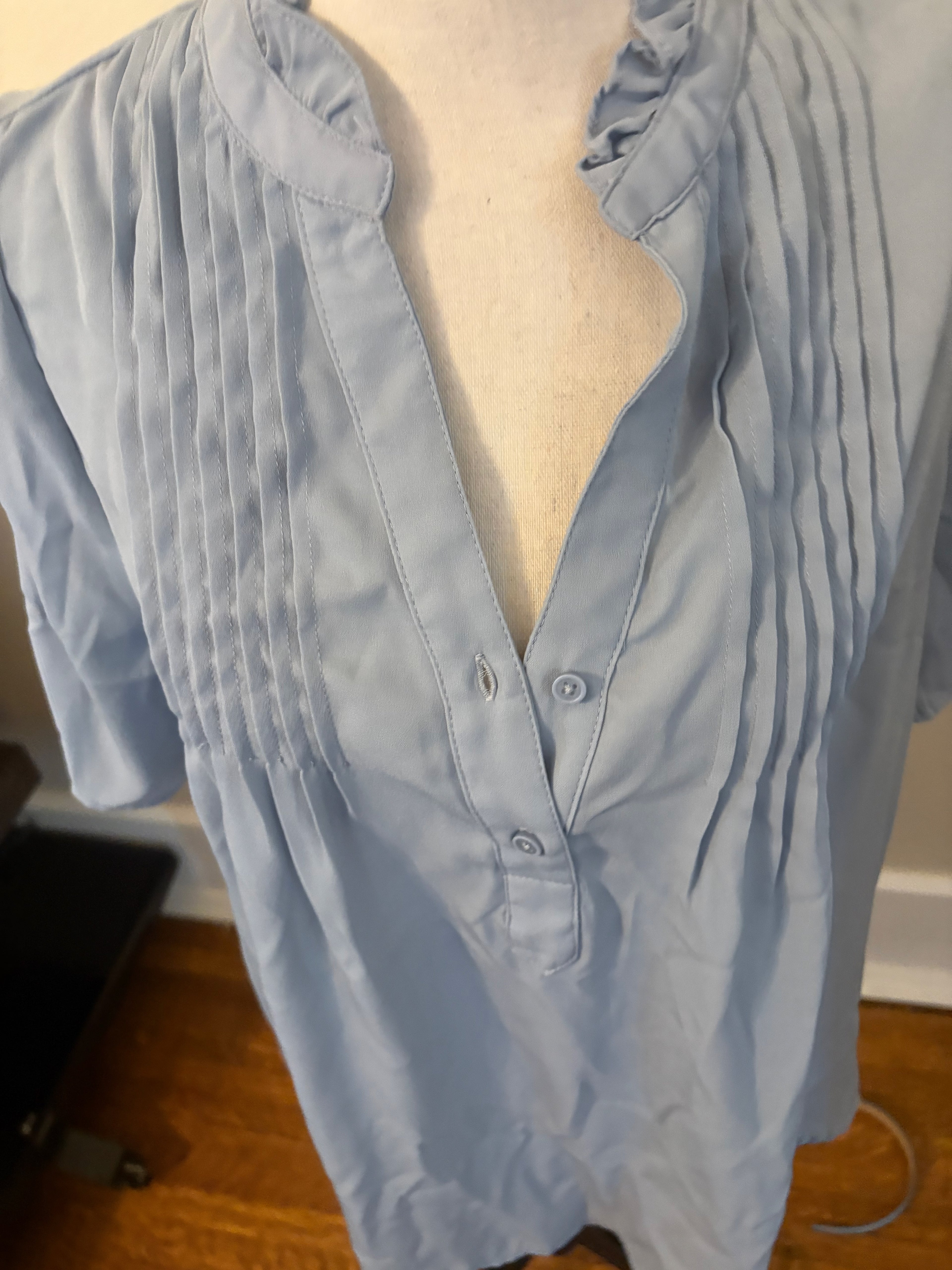 Tahari Split-Neck Top Women's M Water Garden Blue Short Sleeve