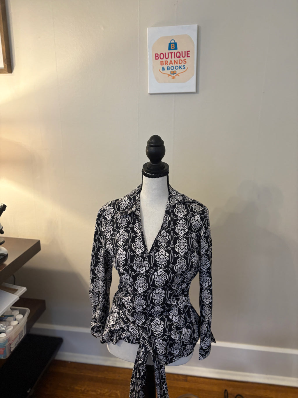 Ann Taylor Black & White Damask Wrap Blouse Size 10