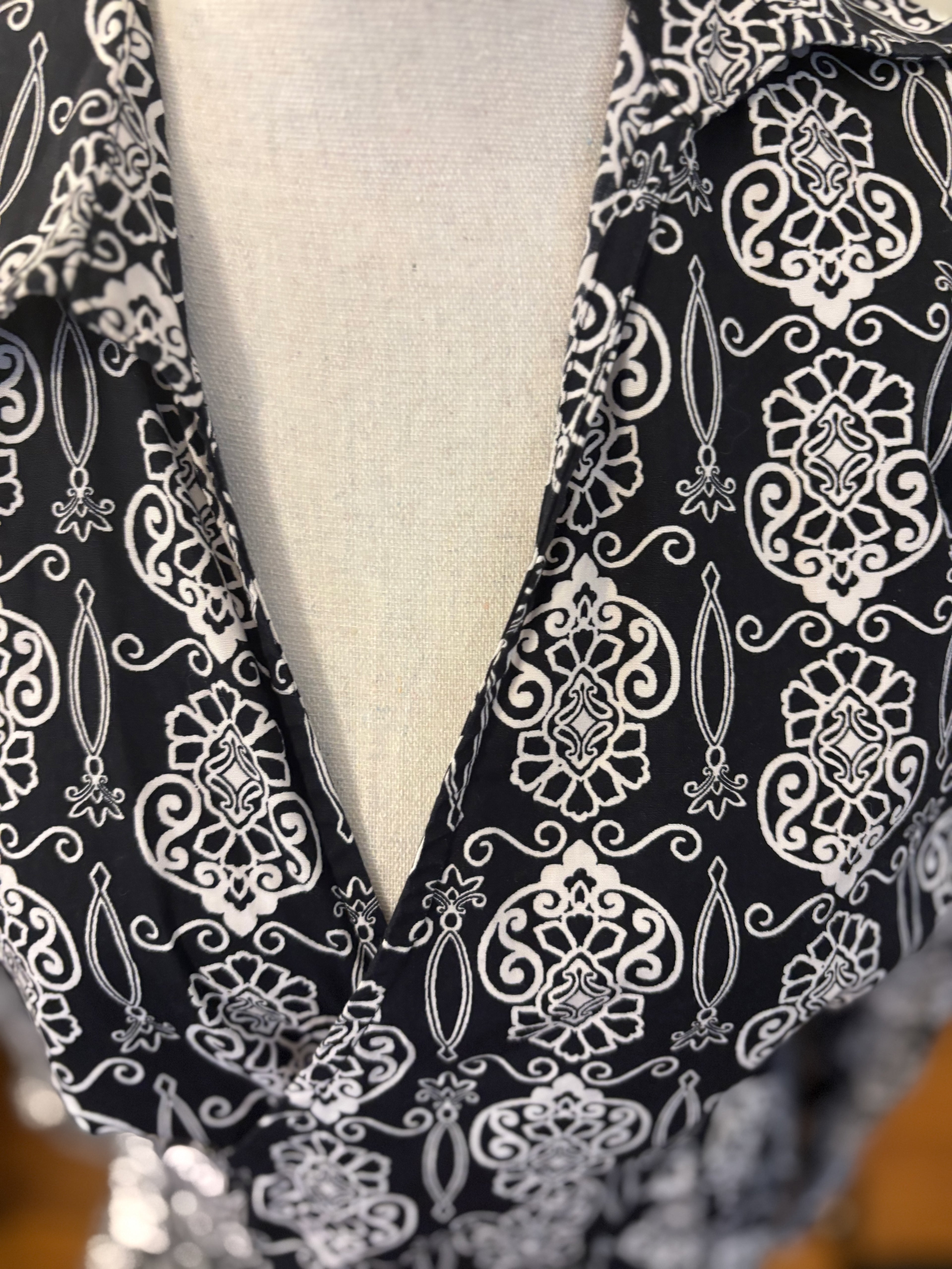 Ann Taylor Black & White Damask Wrap Blouse Size 10