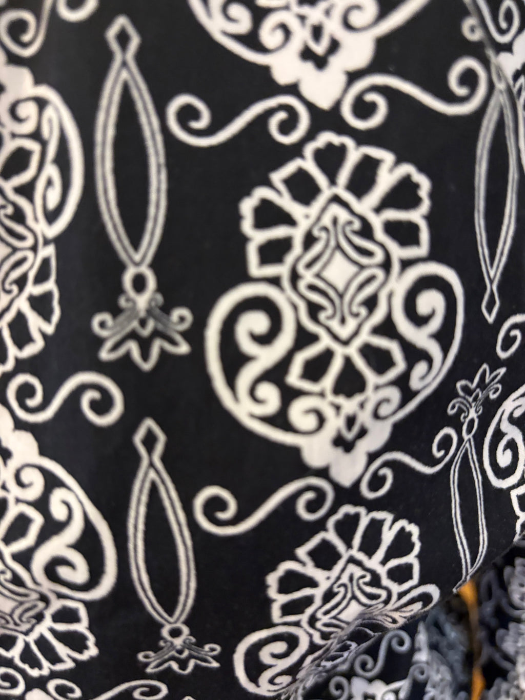 Ann Taylor Black & White Damask Wrap Blouse Size 10