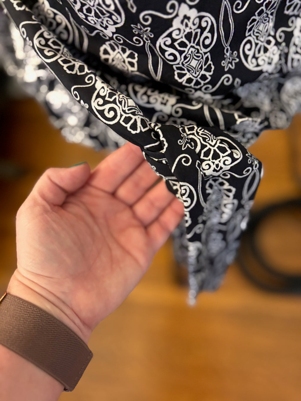 Ann Taylor Black & White Damask Wrap Blouse Size 10