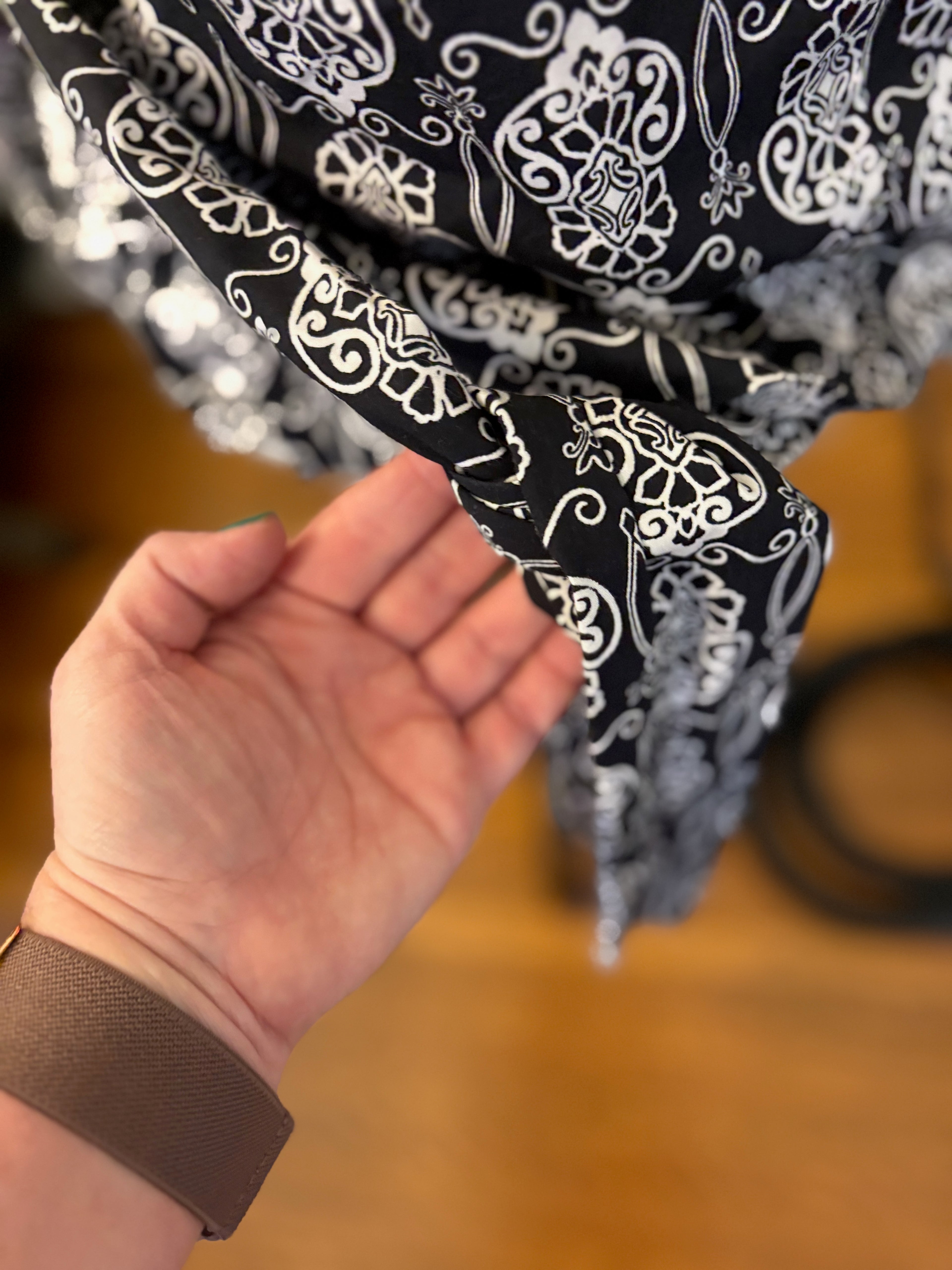 Ann Taylor Black & White Damask Wrap Blouse Size 10