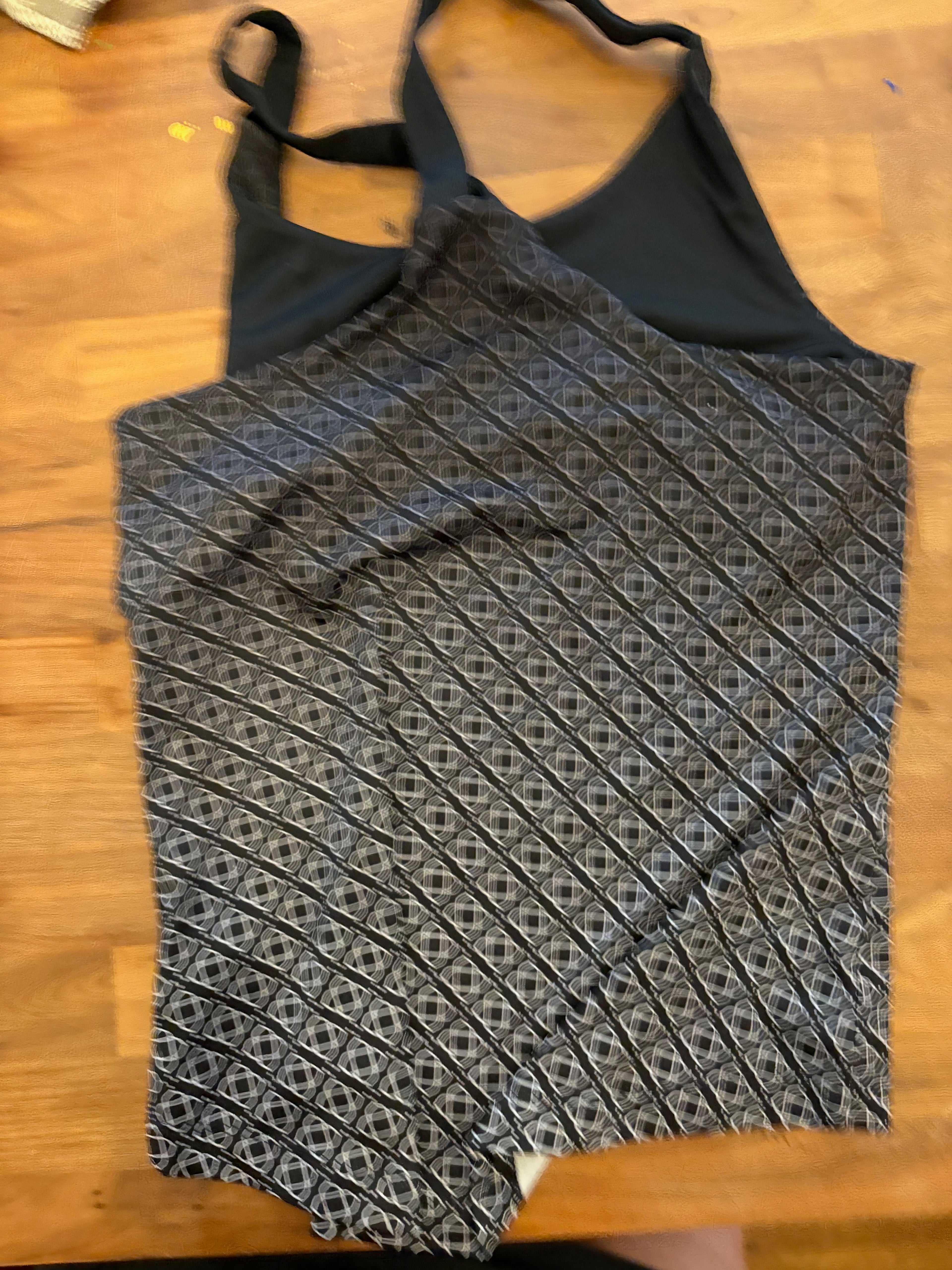 Satva Women’s Yoga Tank Top Large – Black & White Geometric Racerback Activewear