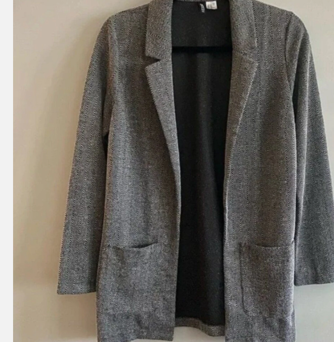 H&M Divided Black Houndstooth Long Jacket / Blazer – Women’s Size–Excellent Condition